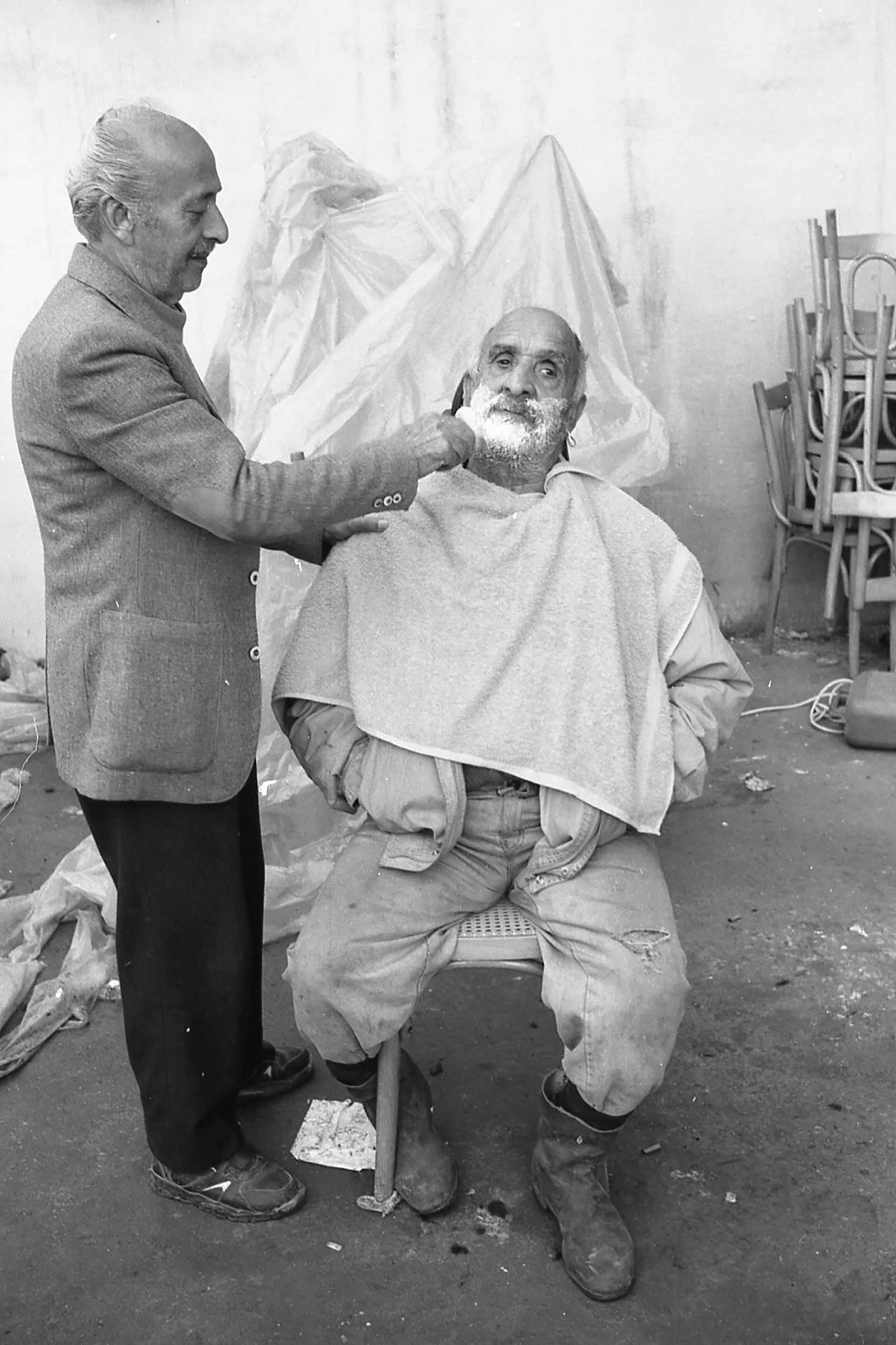 hany-tamba-street-barber-beirut-photo