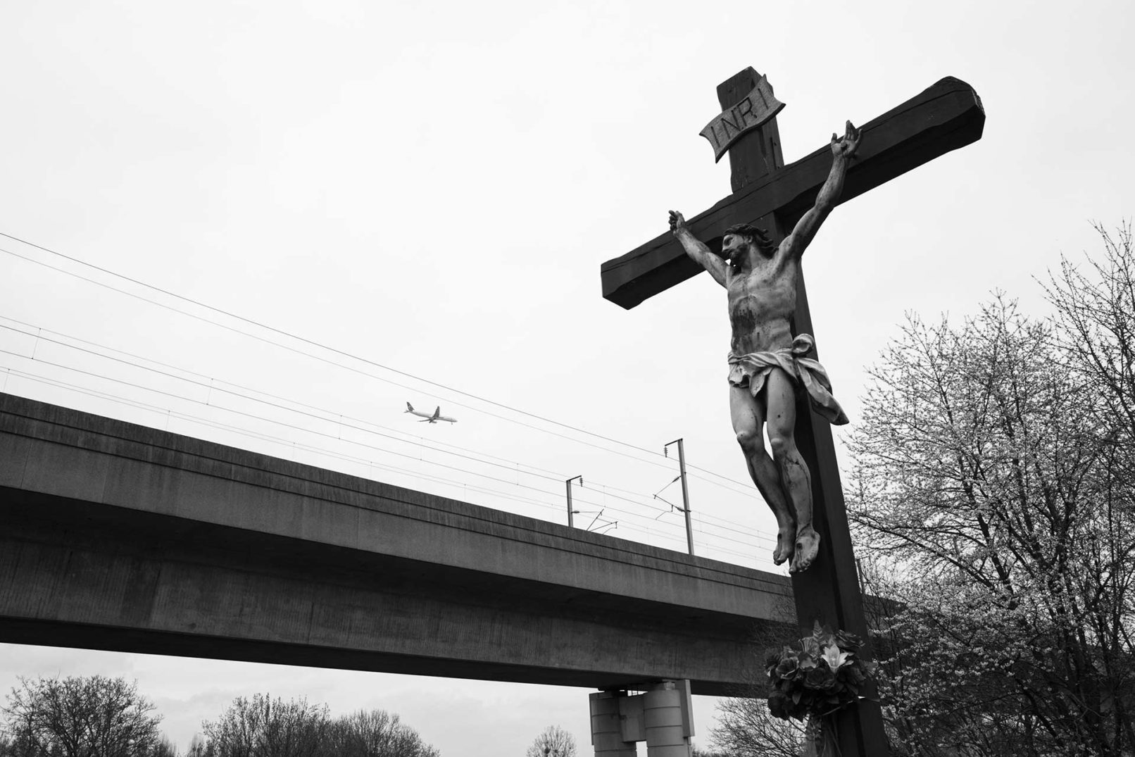 hany-tamba-jesus-plane-photo2