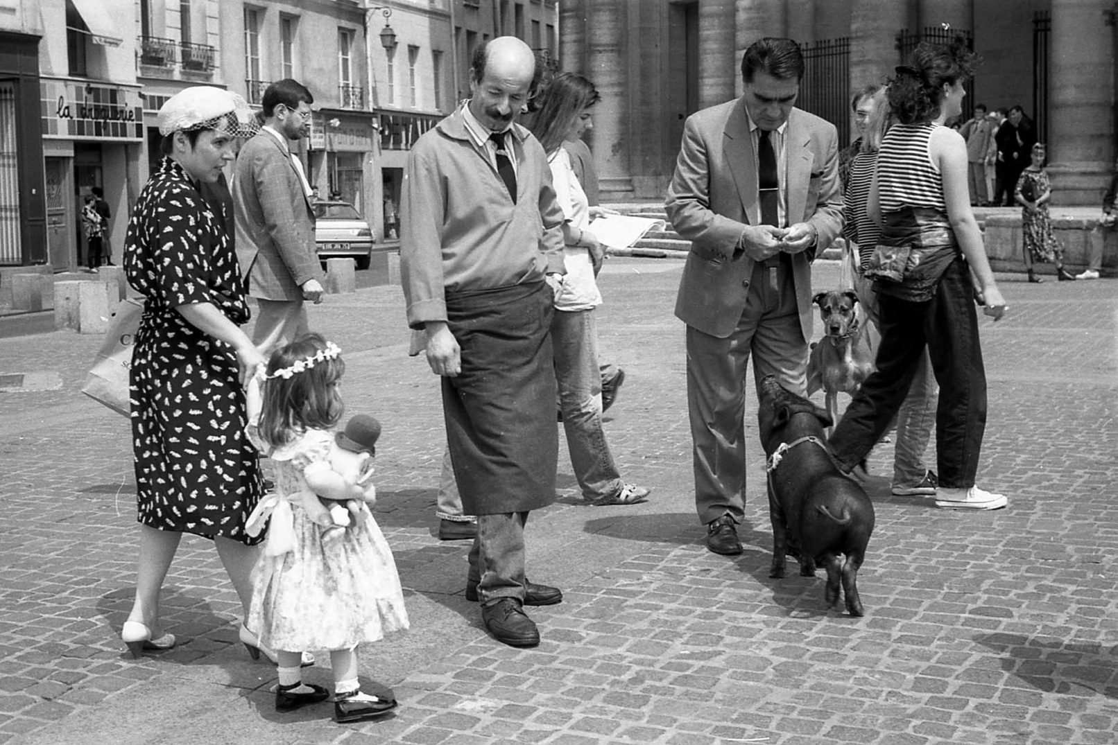 hany-tamba-pied-cochon-paris-1992-bw-photo