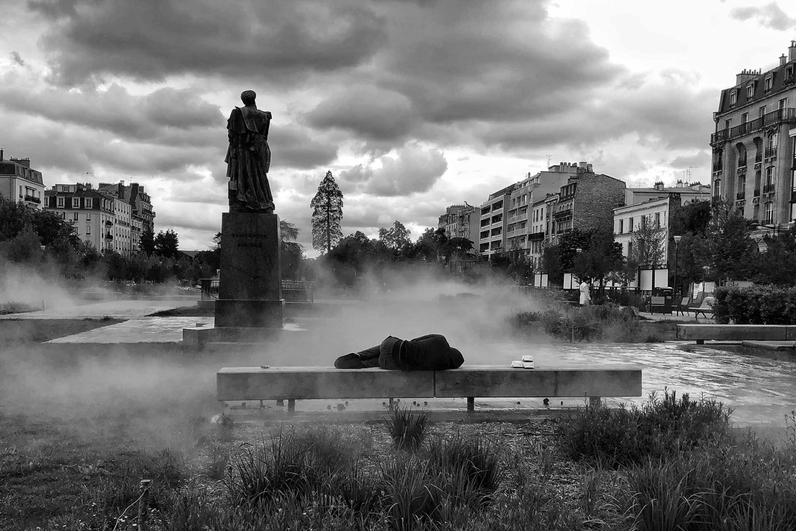 hany-tamba-sleeping-man-mist-vincennes